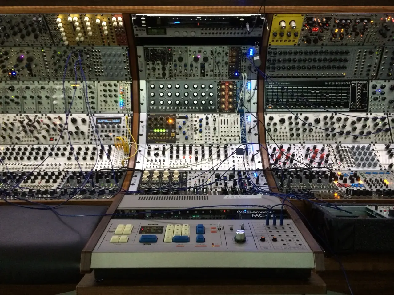 Front view of the curved modular console